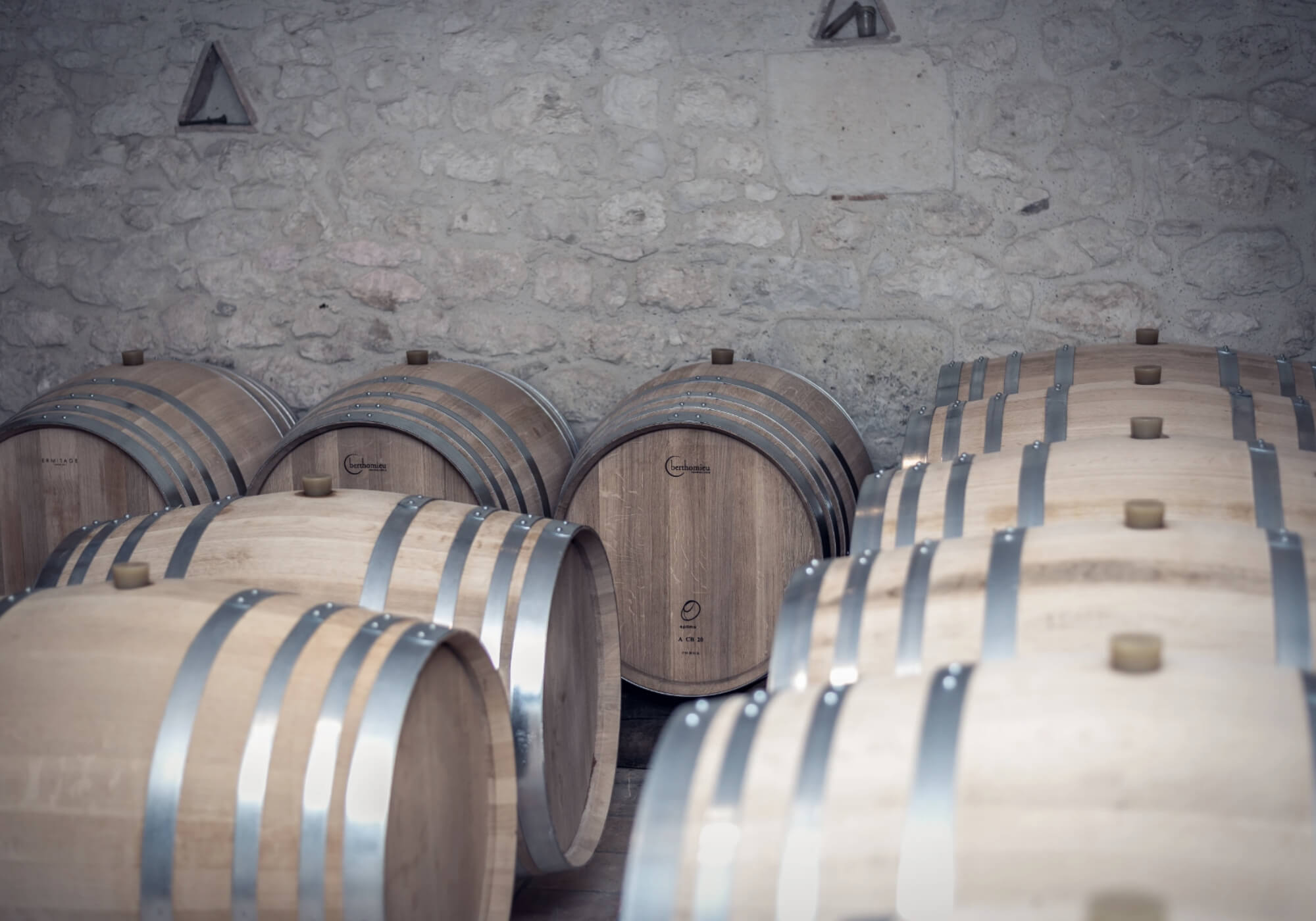 L'Élevage en Barrique au Domaine du Haut Montlong : Sublimer Nos Vins d'Exception